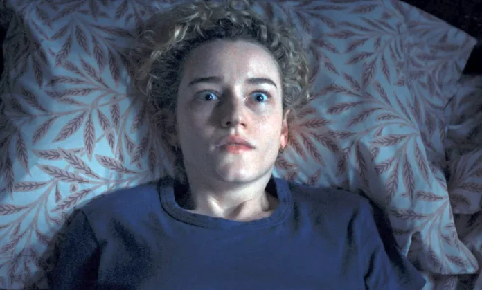 Julia Garner nell'horror Weapons.