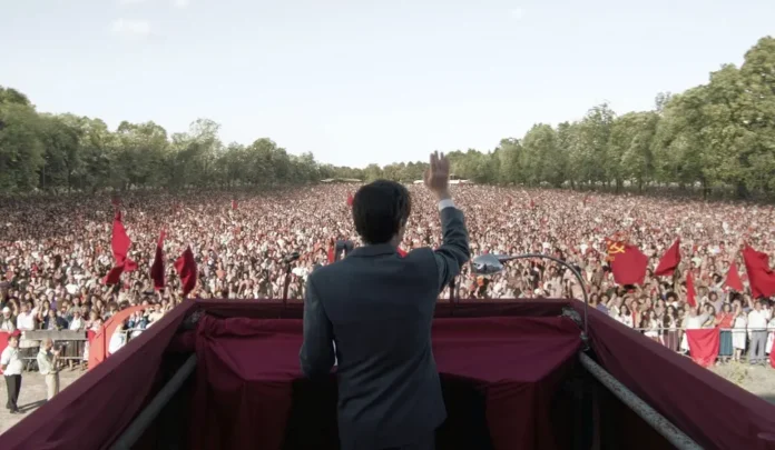 Elio Germano nel film Berlinguer. La grande ambizione.