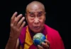 Il Dalai Lama nel documentario Dalai Lama - La saggezza della felicità.
