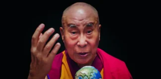 Il Dalai Lama nel documentario Dalai Lama - La saggezza della felicità.