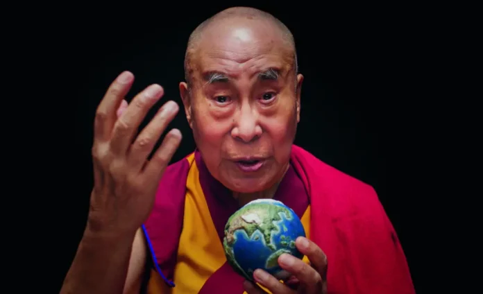 Il Dalai Lama nel documentario Dalai Lama - La saggezza della felicità.
