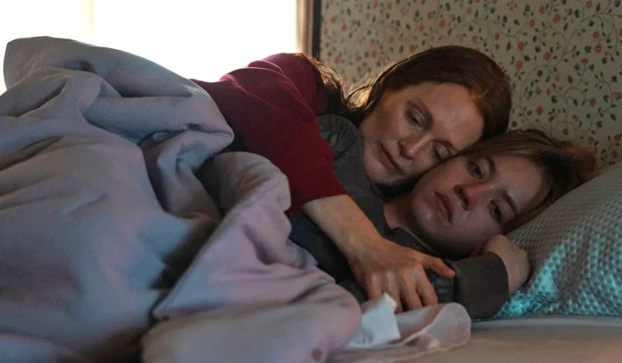 Julianne Moore e Sydney Sweeney nel film Echo Valley.