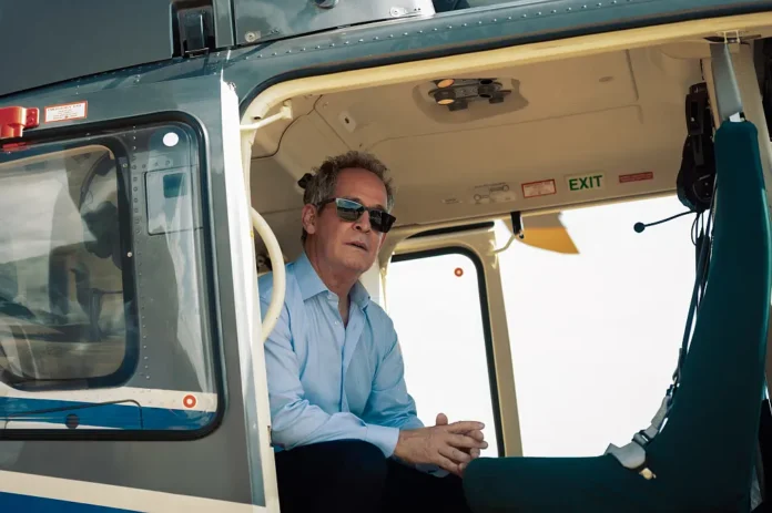 Una scena della serie TV The Iris Affair in cui compare Tom Hollande.