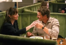 Dakota Johnson e Pedro Pascal nel film Material Love.