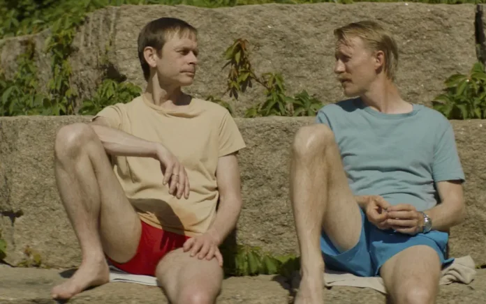 In foto due attori del film Sex.