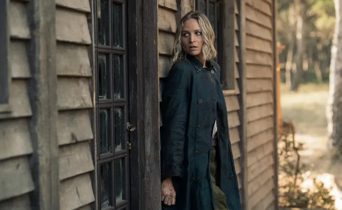 Niamh Algar in Iris Affair.