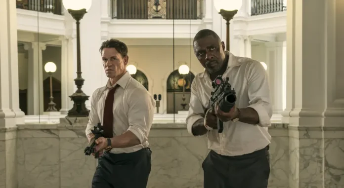 Idris Elba e John Cena nel film Capi di stato in fuga.