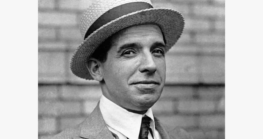 Una immagine della serie Easy Money: The Charles Ponzi Story.