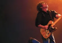 Jeremy Allen White nel film Springsteen: Liberami dal Nulla.