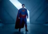 David Corenswet nel film Superman.