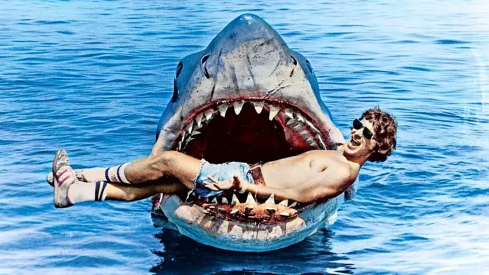 Steven Spielberg sul set de Lo Squalo.
