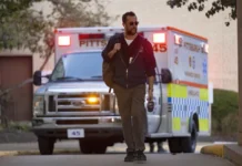 Noah Wyle nella serie TV The PItt.