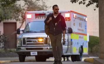 Noah Wyle nella serie TV The PItt.