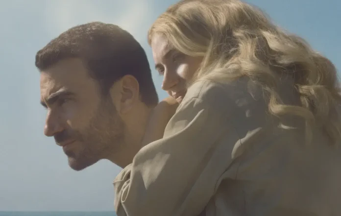 Brett Goldstein e Imogen Poots nel film All of You.