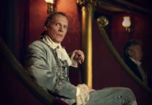Paul Bettany nella serie Sky Amadeus.