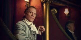 Paul Bettany nella serie Sky Amadeus.