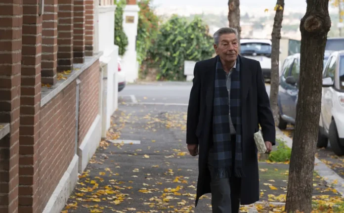 Gianni Di Gregorio nel film Come ti muovi, sbagli.