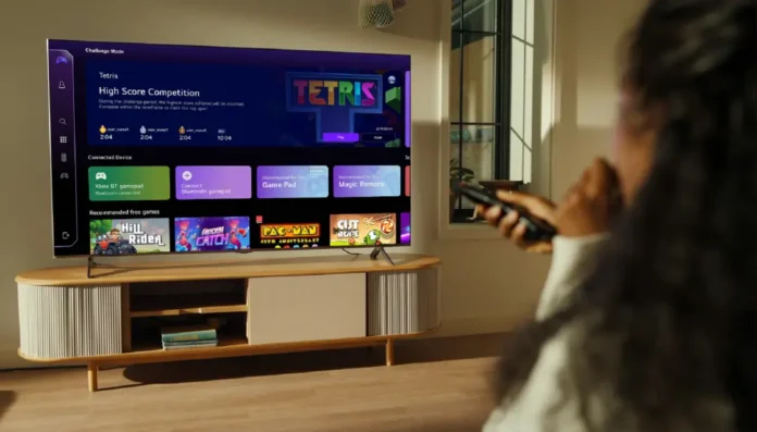 Una foto di un utente che gioca con LG Gaming Portal.