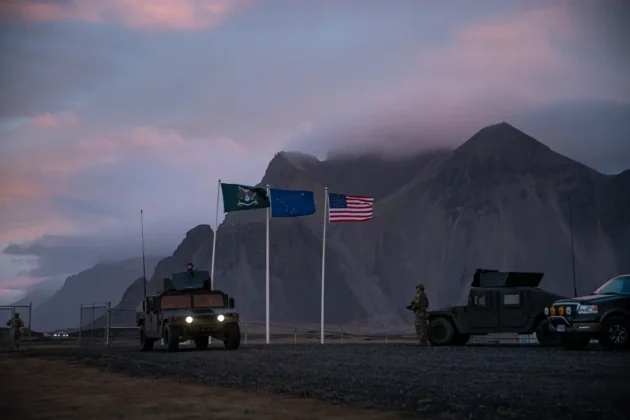 Un convoglio militare nel film A House of Dynamite.