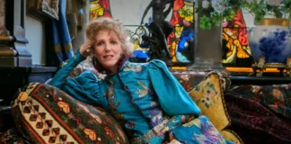 Sandrine Kiberlain nel film La divina di Francia – Sarah Bernhardt.