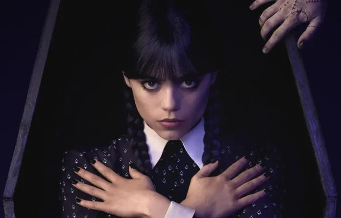 Jenna Ortega nel poster della seconda stagione di Mercoledì.