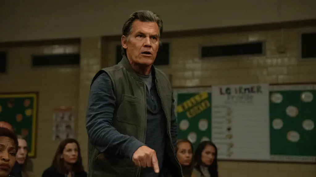 Josh Brolin nel film Weapons.