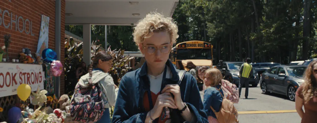 Julia Gardner nel film Weapons.