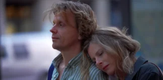 Karin Viard e Alex Lutz nel film Sconosciuti per una notte.