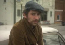 Josh O'Connor nel film The Mastermind.
