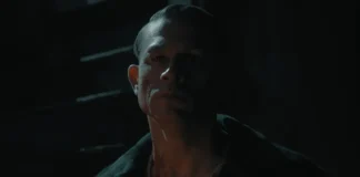 Charlie Hunnam nella serie Monster: La storia di Ed Gein.
