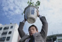 Lee Byung Hun nel film No Other Choice.