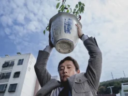 Lee Byung Hun nel film No Other Choice.