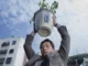 Lee Byung Hun nel film No Other Choice.