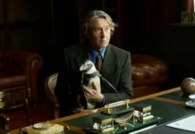 Steve Coogan nel film Il professore e il pinguino.