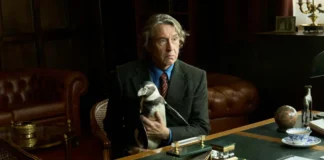 Steve Coogan nel film Il professore e il pinguino.