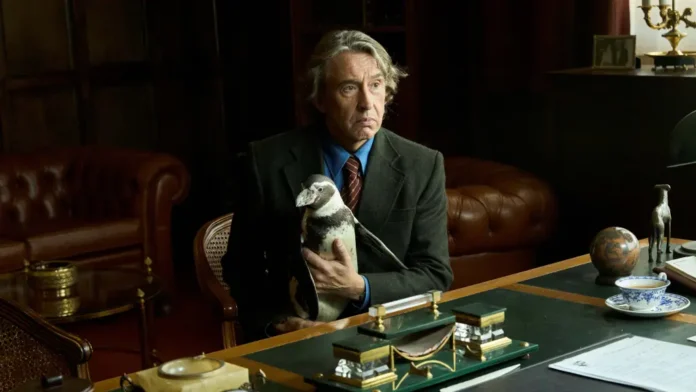 Steve Coogan nel film Il professore e il pinguino.