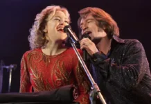 Hugh Jackman e Kate Hudson nel film Song Sung Blue - Una melodia d'amore.