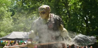 Una scena dal film The Toxic Avenger.