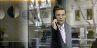 Jake Lacy nella serie All Her Fault.
