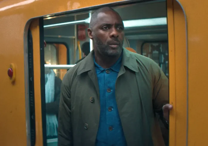 Idris Elba nella seconda stagione della serie Hijack.