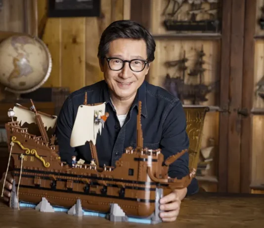 L'attore Ke Huy Quan presenta il nuovo set LEGO de I Goonies.