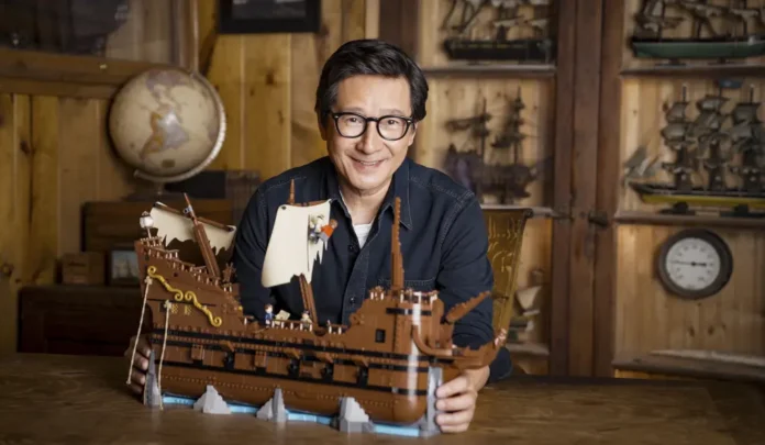 L'attore Ke Huy Quan presenta il nuovo set LEGO de I Goonies.