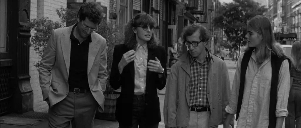 Diane Keaton e Woody Allen nel film Manhattan.