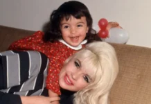 Una scena del documentario My Mom Jayne.