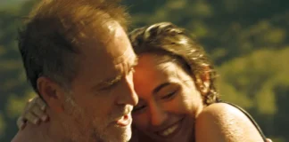 Valerio Mastandrea abbraccia la figlia nel film Cinque secondi.
