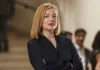 Sarah Snook nella serie TV All Her Fault.