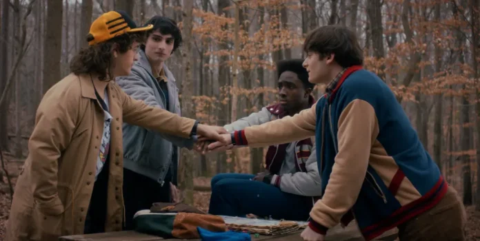 Stranger.things.5.curiosita.cover Gaten Matarazzo, Finn Wolfhard, Caleb McLaughlin e Noah Schnapp in Stranger Things.
