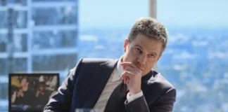 Stephen Amell nella serie TV Suits LA.
