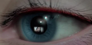 Una scena dal documentario Another Body -  il mio corpo deepfake.