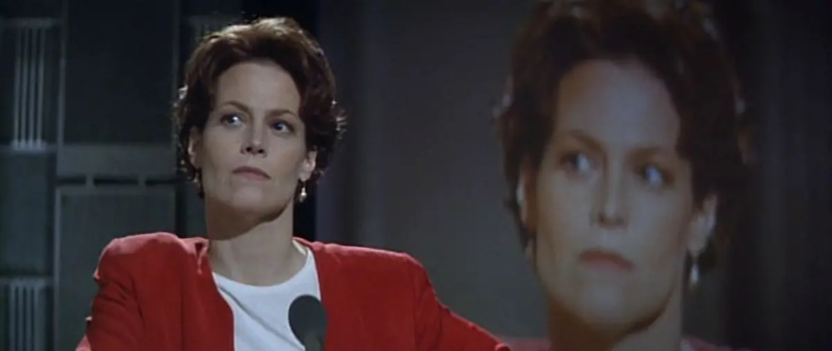 Sigourney Weaver nel film Copycat.